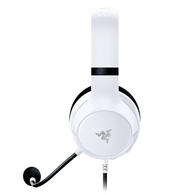 Casti Razer Blackshark V2 HyperSpeed cu fir, frecventa 12 Hz – 28 kHz, sensibilitate 100 dB, izolare fonica pasiva, frecventa de raspuns microfon: 100 Hz – 10 kHz, autonomie baterie pana la 70 ore, interfata jack 3.5 mm, alb