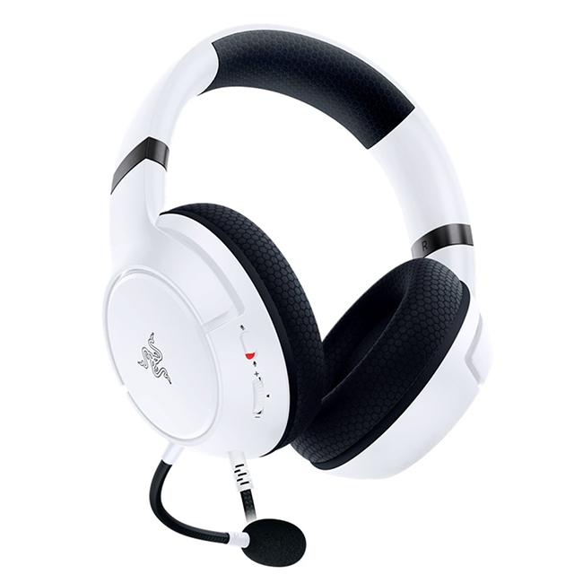 Casti Razer Blackshark V2 HyperSpeed cu fir, frecventa 12 Hz – 28 kHz, sensibilitate 100 dB, izolare fonica pasiva, frecventa de raspuns microfon: 100 Hz – 10 kHz, autonomie baterie pana la 70 ore, interfata jack 3.5 mm, alb