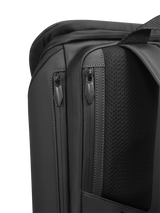 Rucsac Lenovo Legion 16 Armored GB900 pentru laptop de gaming de 16 inch; fabricat din poliester, cu invelis exterior din poliuretan;  potrivit pentru dispozitive cu dimensiuni de pana la: 36 cm x 2.4 cm x 29 cm; greutate: 1.3kg; culoare: negru