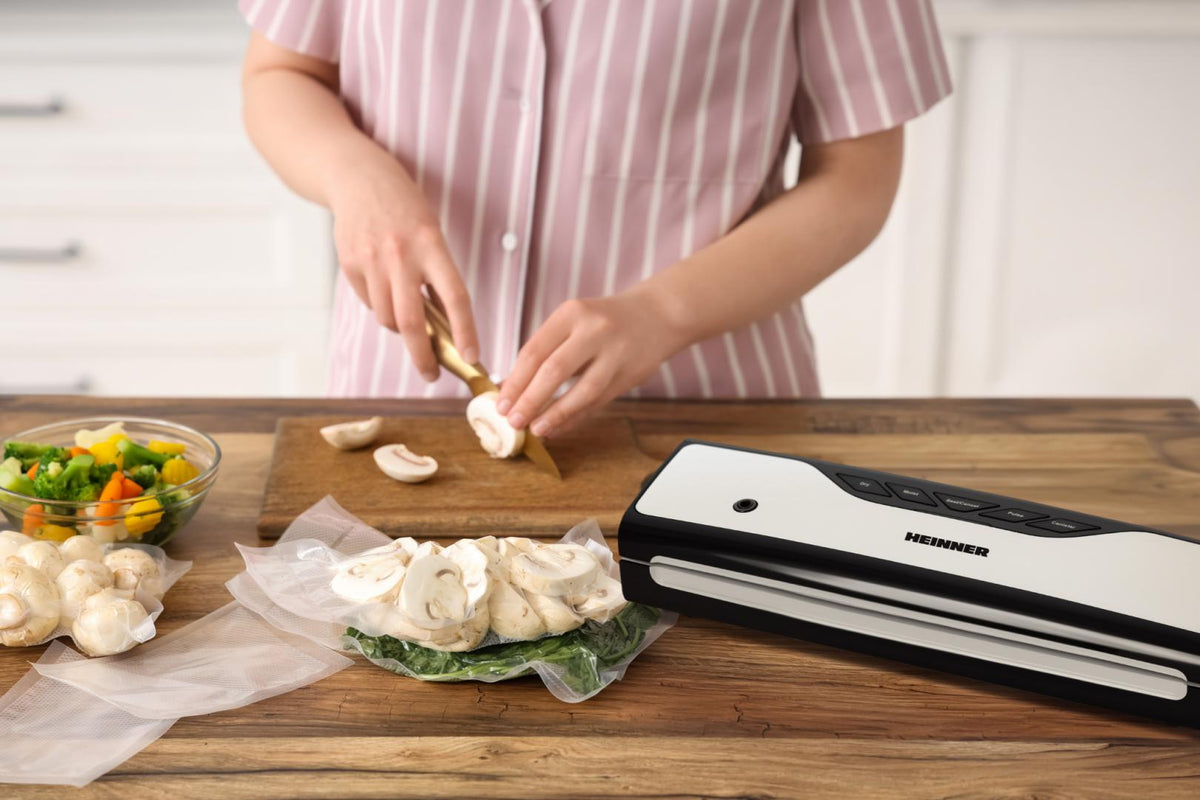 Aparat de vidat și sigilat HEINNER FoodSeal HAV-Y136BKSS