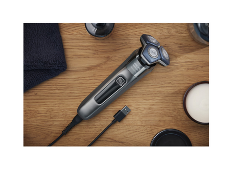 Aparat de barbierit PHILIPS Shaver Seria 5000 S5887/10, barbierit umed/uscat, tehnologie SkinIQ, fara fir, capete flexibile 360°, display LED, senzor Power Adapt, lame auto-ascutire, lama de tuns integrata, 60 min, husa, Gri carbon