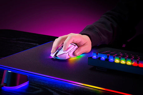 Mouse Razer cu fir Razer Basilisk V3 PRO, butoane programabile 10+1, Razer™ HyperScroll Tilt Wheel, 11 zone de iluminare Chroma RGB, alb
