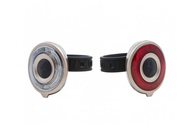 Set lumini far+stop, 2 LED-uri rosii, 2 LED-uri uri albe, Baterii: 2 x 2 CR2032 3V, Greutate: 2x35gr, Autonomie:70/95 h