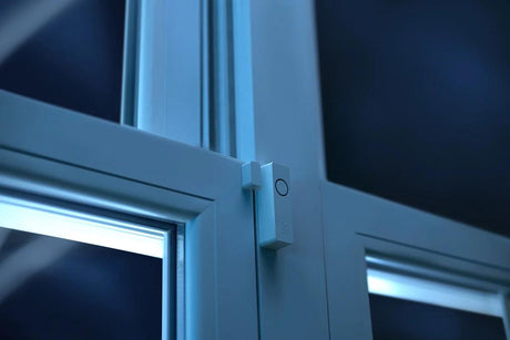 Senzor de contact Philips Hue Secure, Zigbee, automatizare lumini ,montare usi/ferestre, IP20, 70x22x20mm, Alb, baterie CR2