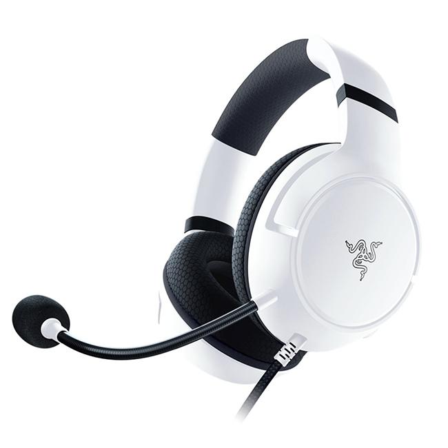 Casti Razer Blackshark V2  HyperSpeed cu fir, frecventa 12 Hz – 28 kHz, sensibilitate 100 dB, izolare fonica pasiva, frecventa de raspuns microfon: 100 Hz – 10 kHz, autonomie baterie pana la 70 ore, interfata jack 3.5 mm, alb