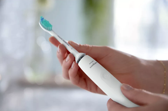 Periuta de dinti sonica electrica PHILIPS Sonicare Seria 2100 HX3651/13, 31000 miscari/minut, Cronometru Quadpacer si SmarTimer, Design ergonomic subţire, 1 capat de periere, Alb, L x A x I (mm) 109x63x220