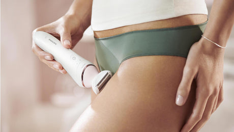 Epilator umed si uscat PHILIPS Seria 8000 BRE730/10, 7 accesorii, 32 pensete, Utilizare fara fir, 2 setari viteza, Opti-light, Discuri ceramice, Argintiu, L x A x I (mm) 65x210x185
