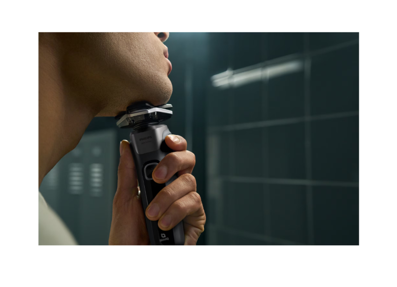 Aparat de barbierit PHILIPS Shaver Seria 5000 S5887/10, barbierit umed/uscat, tehnologie SkinIQ, fara fir, capete flexibile 360°, display LED, senzor Power Adapt, lame auto-ascutire, lama de tuns integrata, 60 min, husa, Gri carbon
